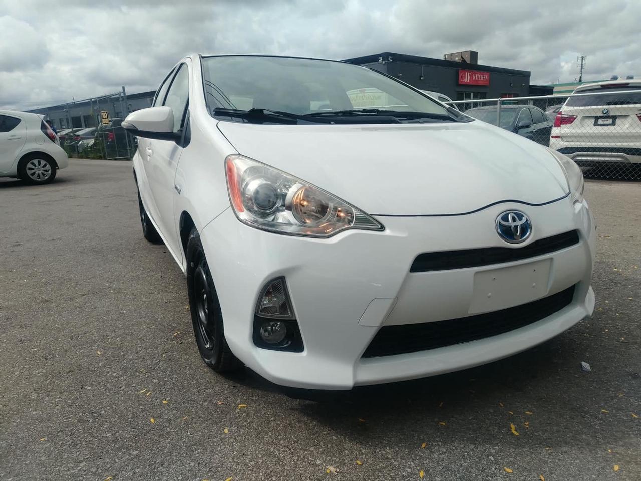 2013 Toyota Prius c Technology Photo