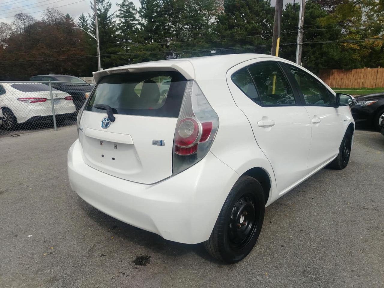 2013 Toyota Prius c Technology Photo