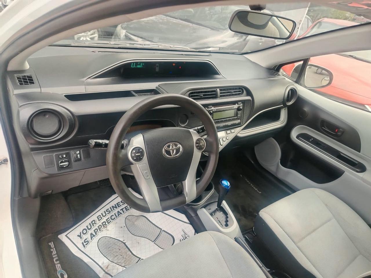 2013 Toyota Prius c Technology Photo