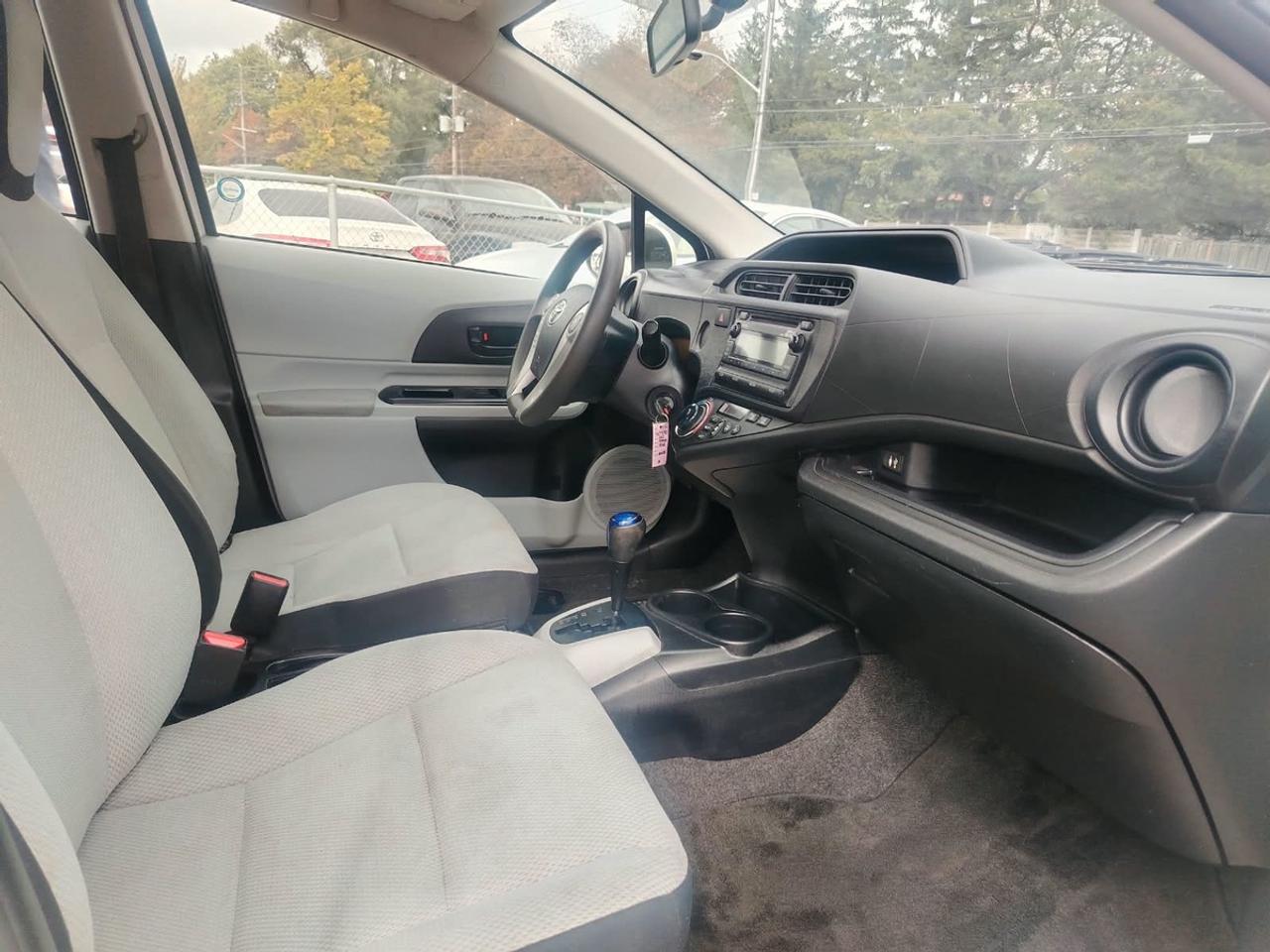 2013 Toyota Prius c Technology Photo
