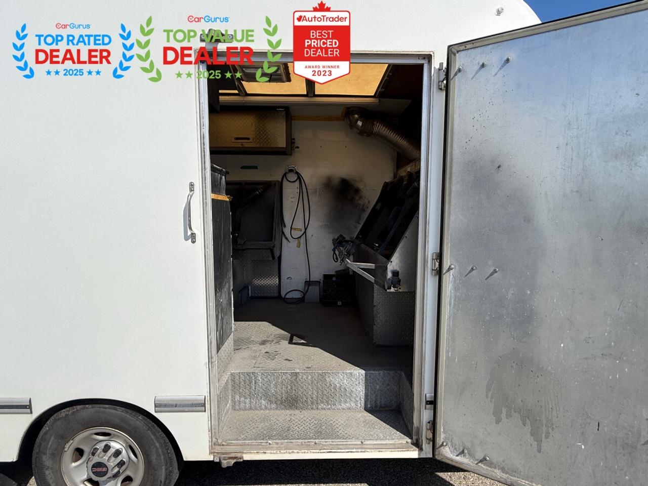 2019 GMC Savana CUTAWAY 3500 139'' | UNICELL BOX | MOBILE RIM REPAIR WORKSHOP Photo