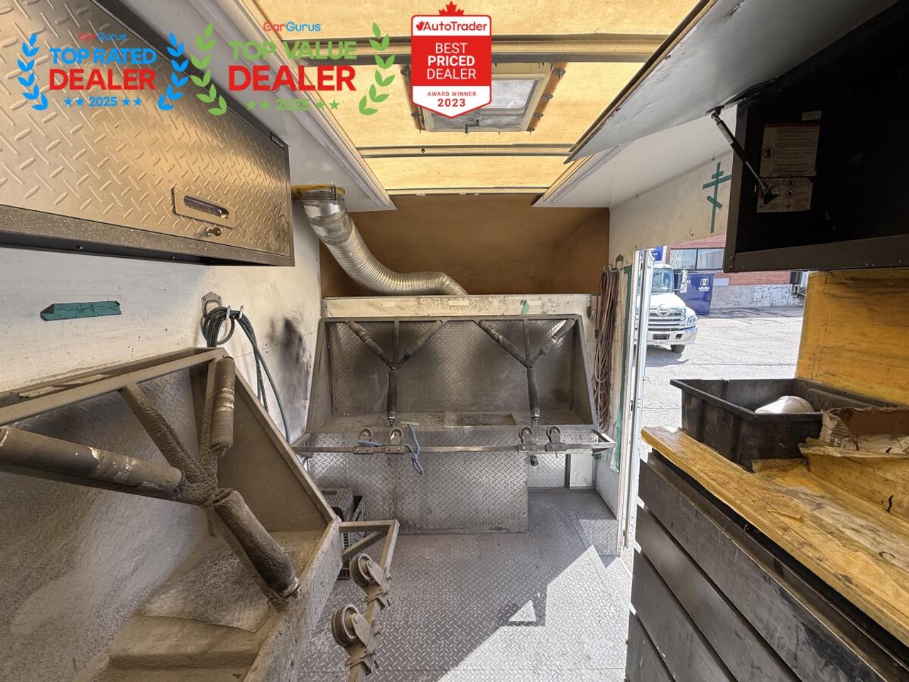 2019 GMC Savana CUTAWAY 3500 139'' | UNICELL BOX | MOBILE RIM REPAIR WORKSHOP Photo