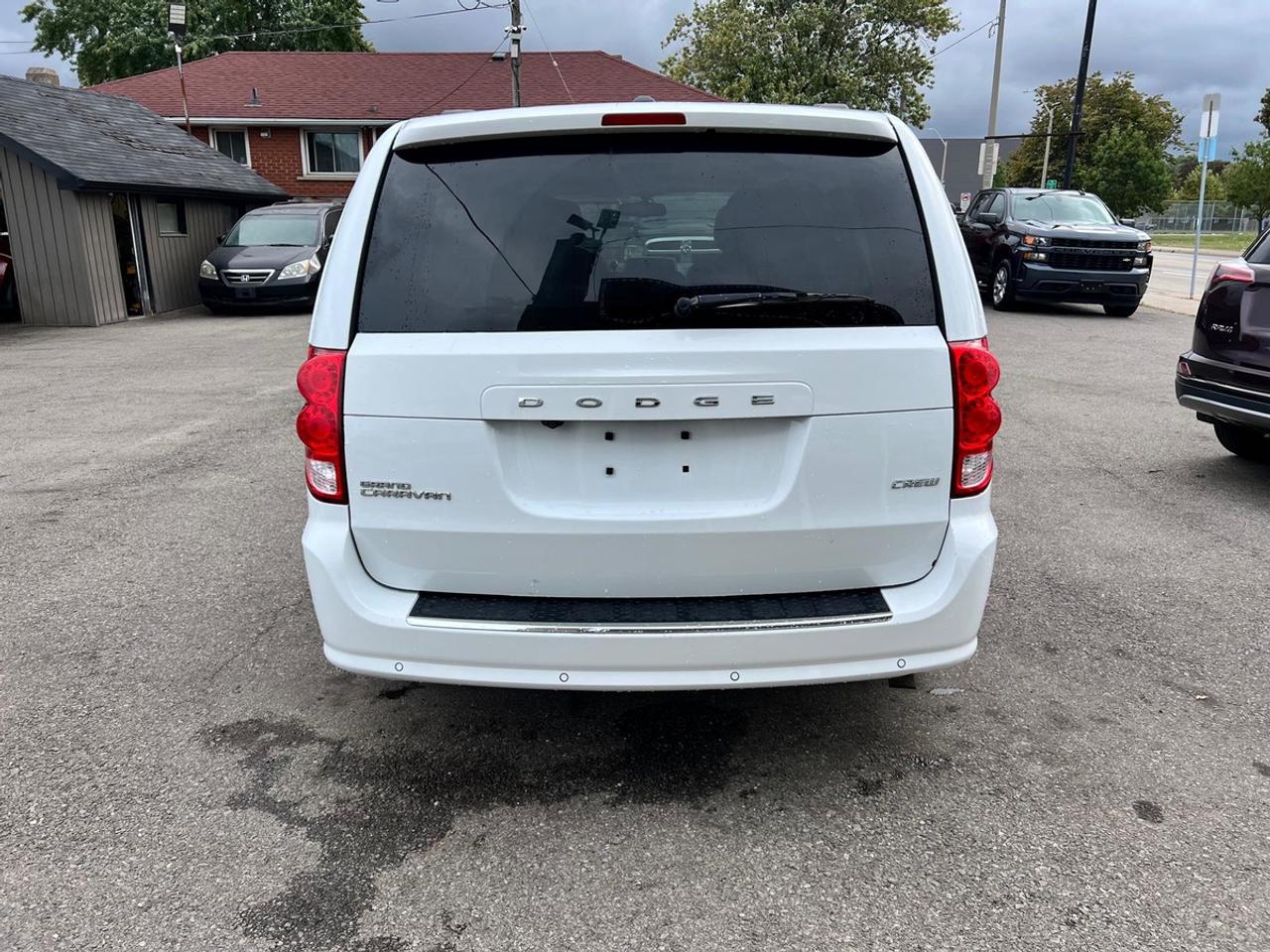 2016 Dodge Grand Caravan Crew Plus Photo