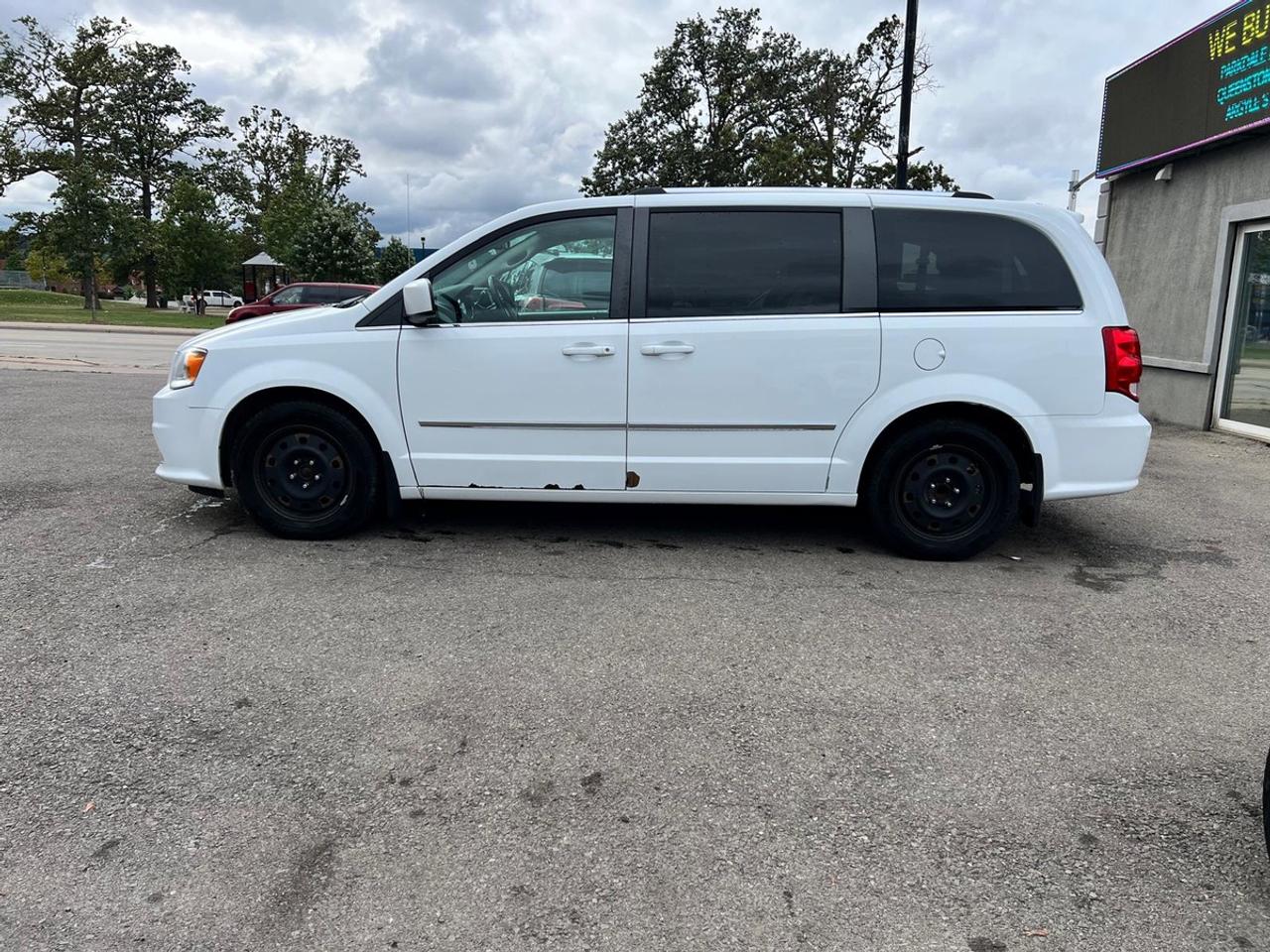2016 Dodge Grand Caravan Crew Plus Photo5
