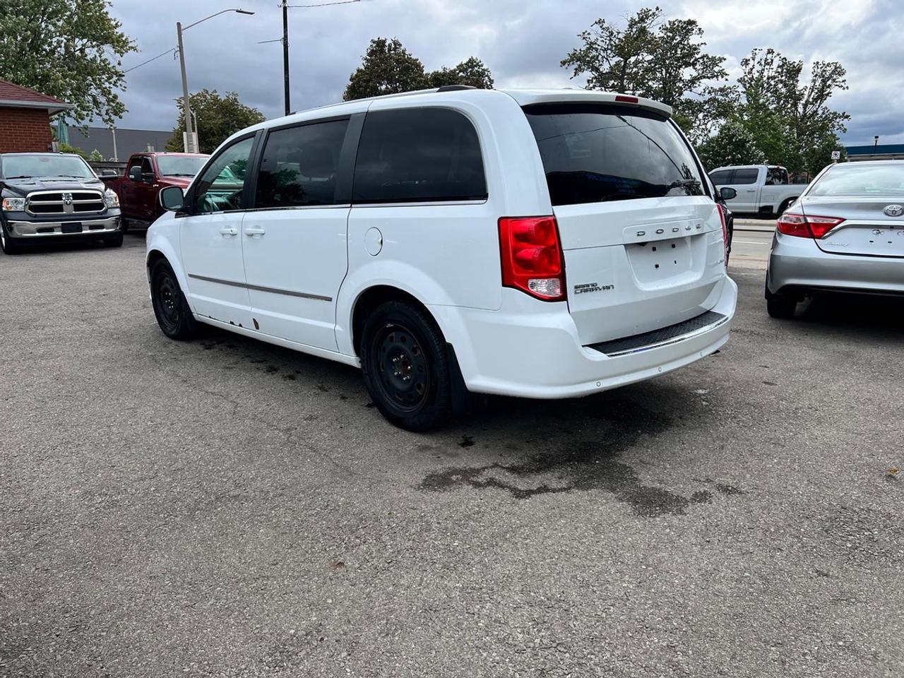 2016 Dodge Grand Caravan Crew Plus Photo