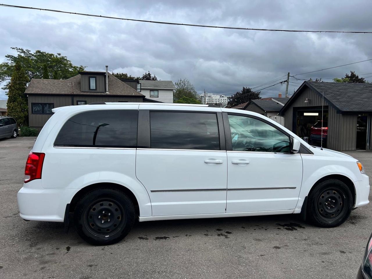 2016 Dodge Grand Caravan Crew Plus Photo