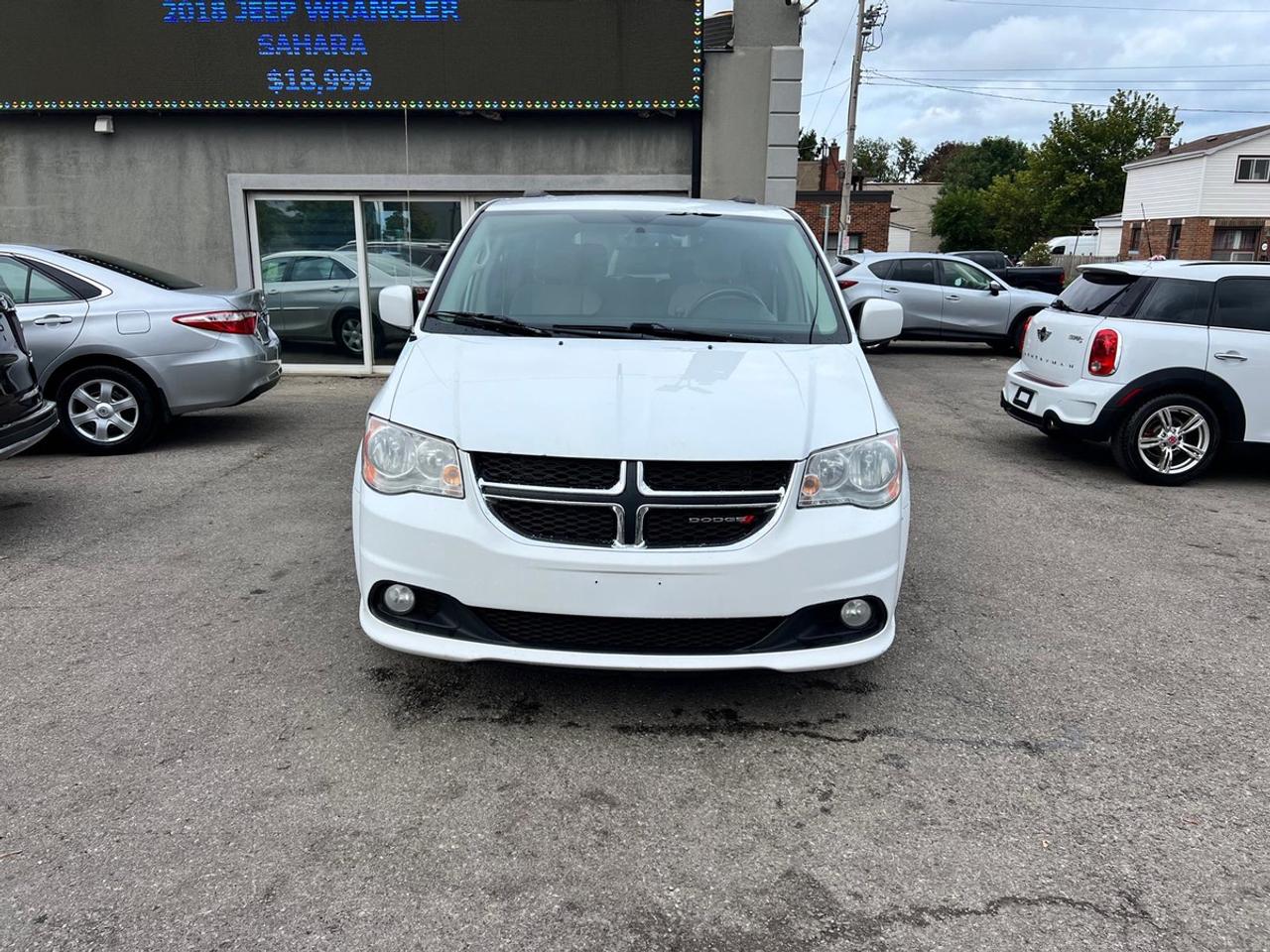 2016 Dodge Grand Caravan Crew Plus Photo