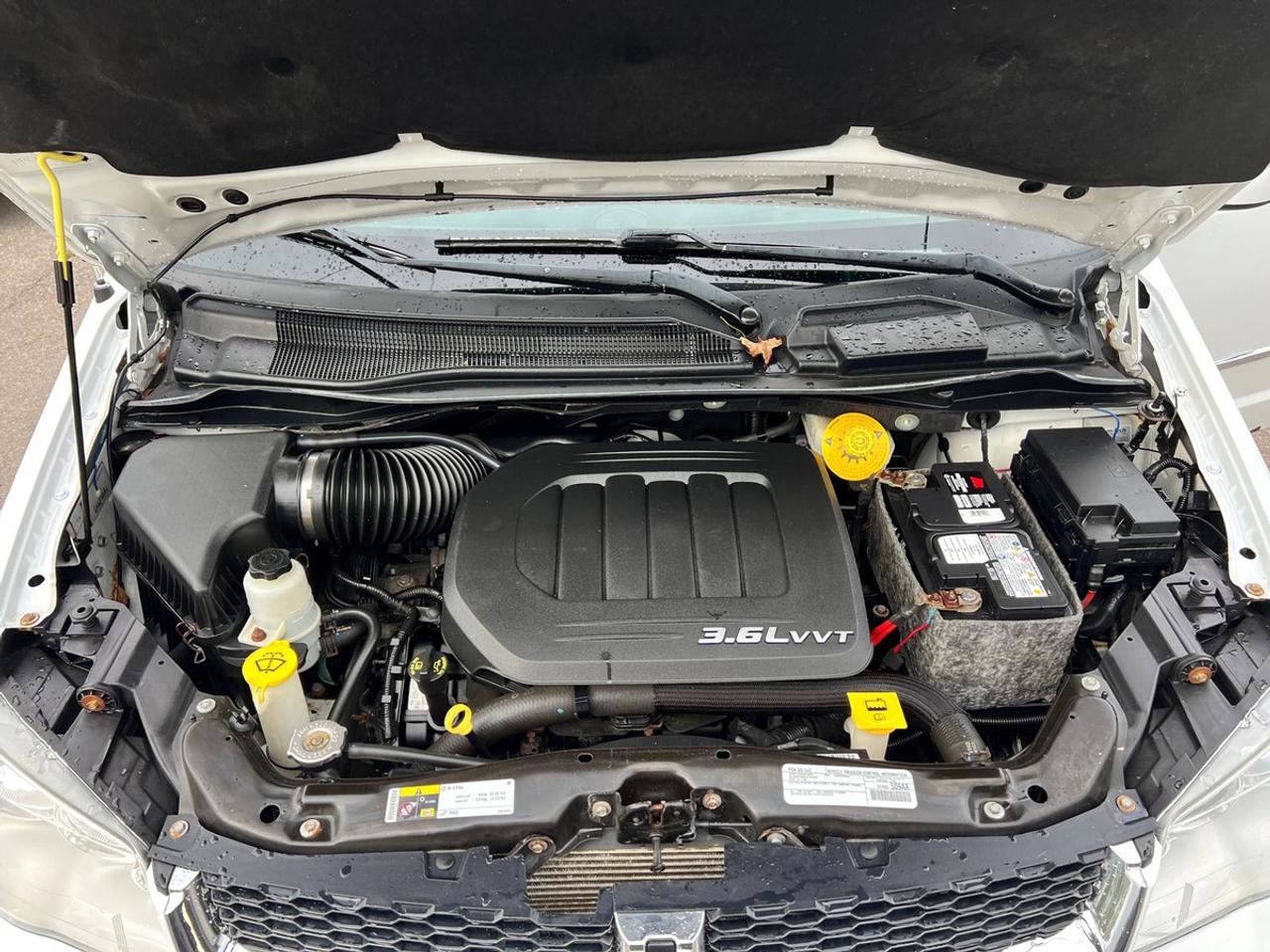 2016 Dodge Grand Caravan Crew Plus Photo