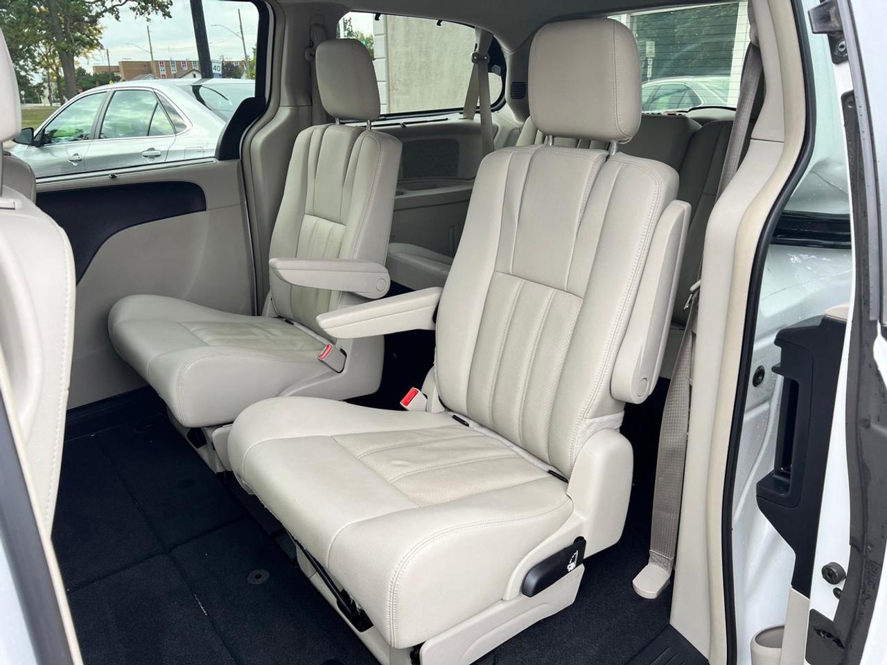 2016 Dodge Grand Caravan Crew Plus Photo