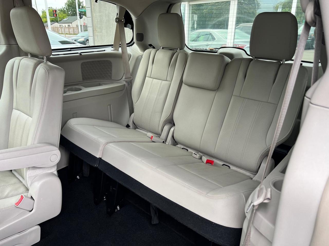 2016 Dodge Grand Caravan Crew Plus Photo