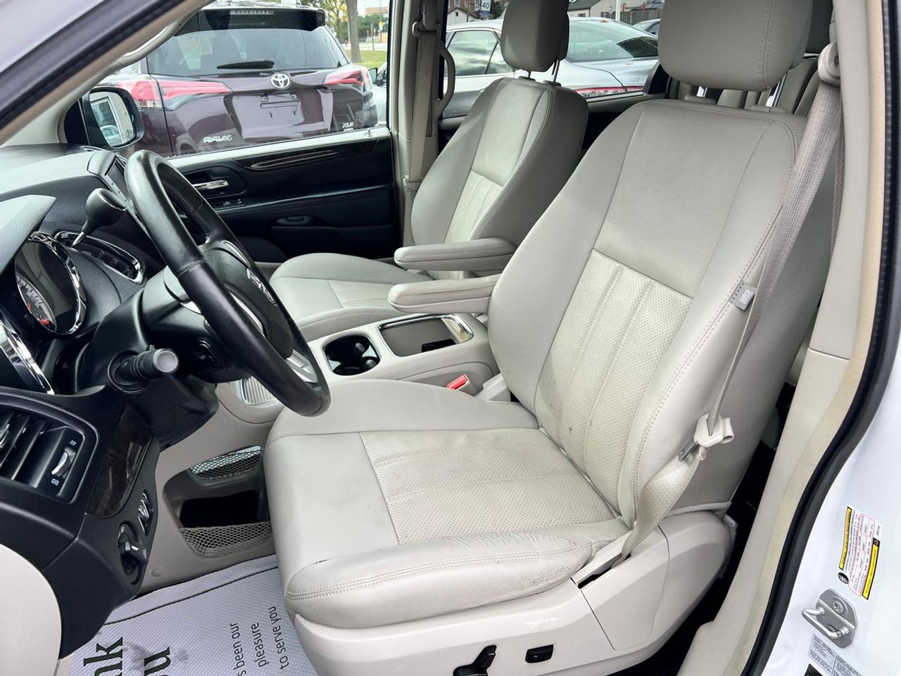 2016 Dodge Grand Caravan Crew Plus Photo