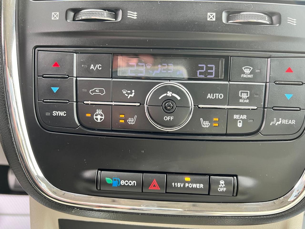 2016 Dodge Grand Caravan Crew Plus Photo