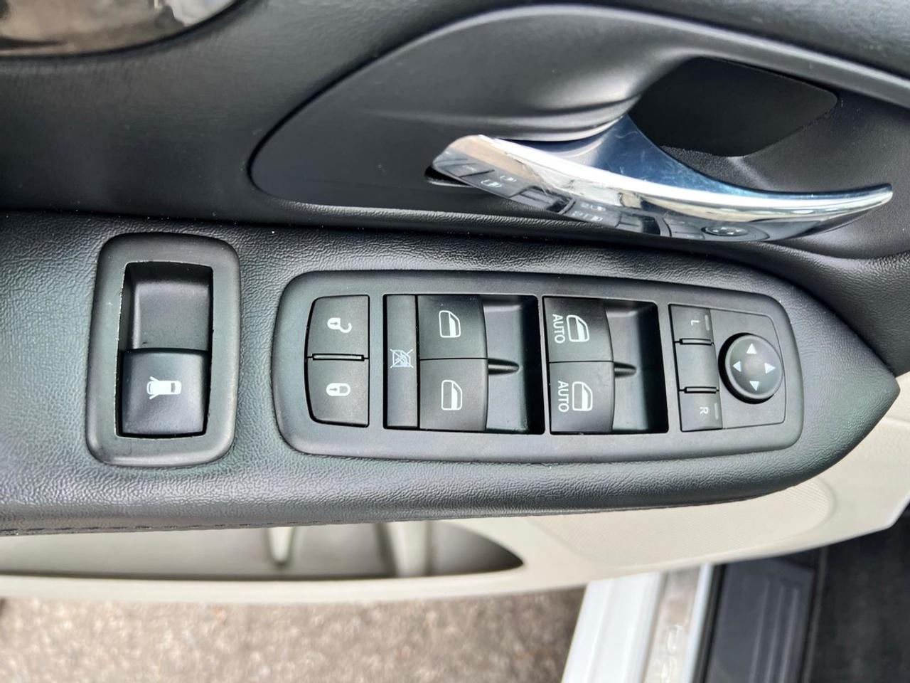 2016 Dodge Grand Caravan Crew Plus Photo