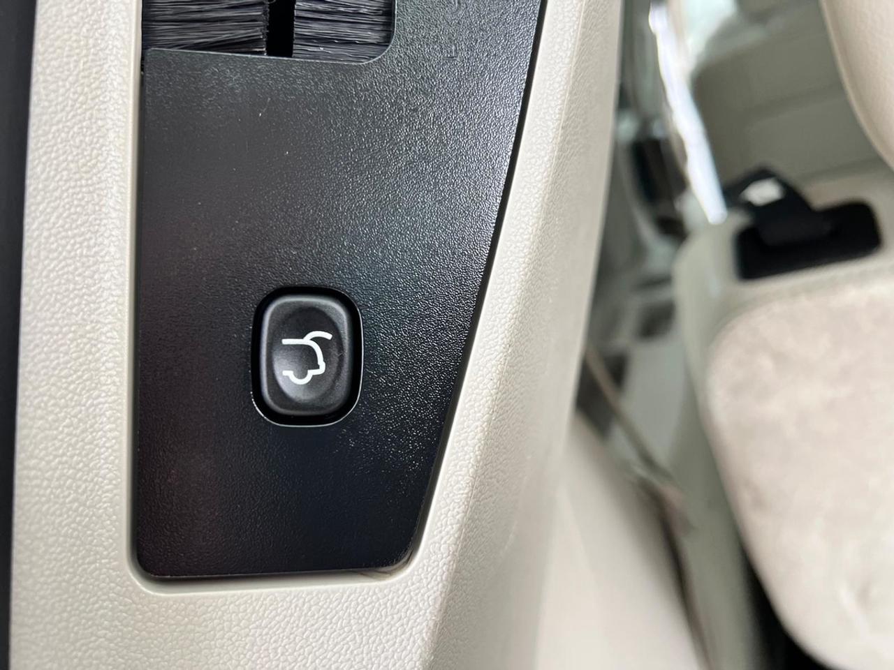 2016 Dodge Grand Caravan Crew Plus Photo
