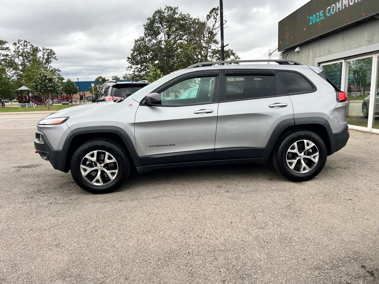 2016 Jeep Cherokee Trailhawk Photo1