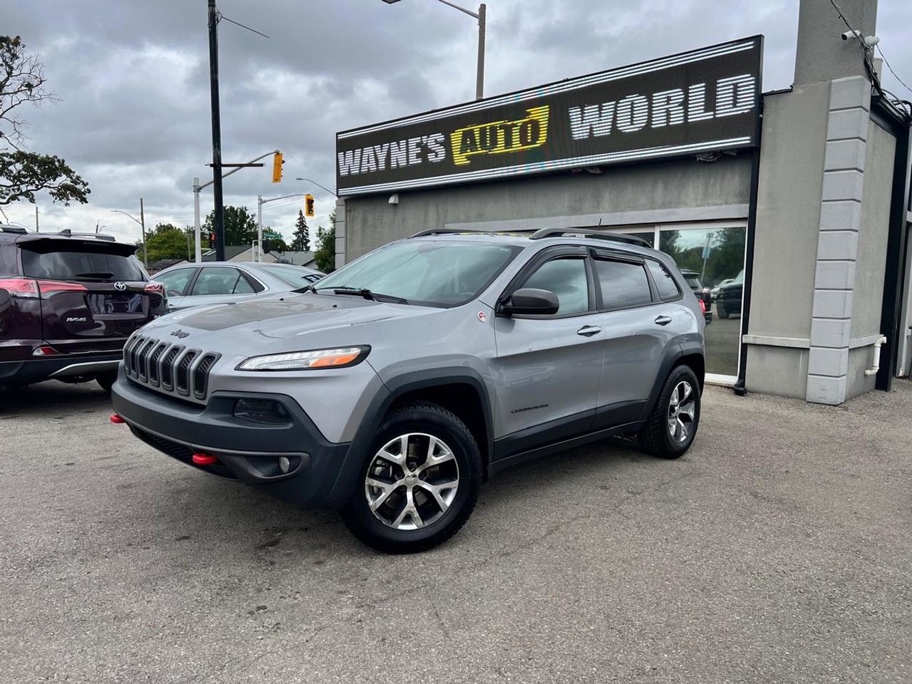 2016 Jeep Cherokee Trailhawk Photo0
