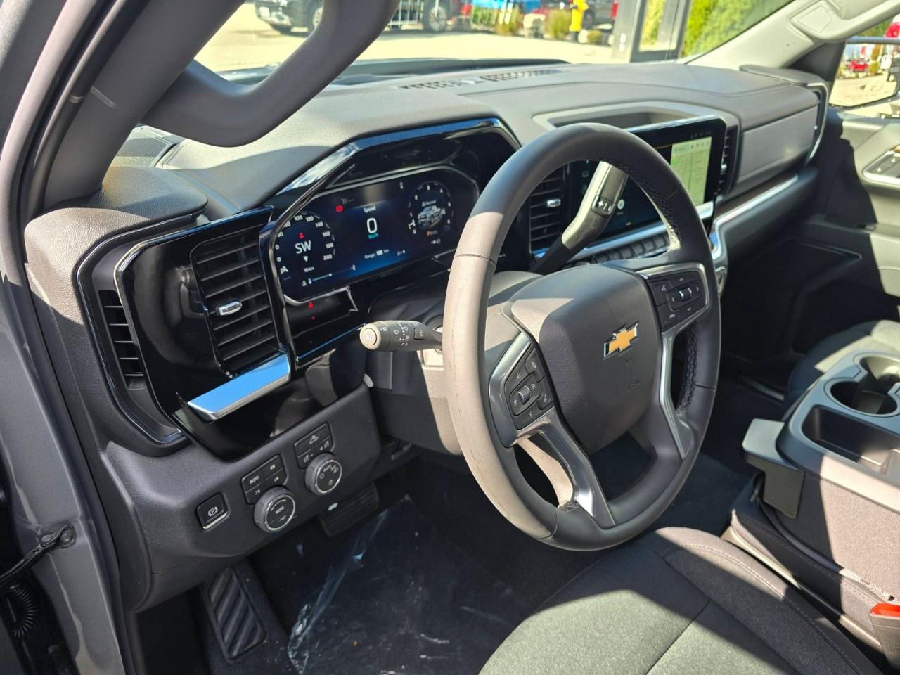 2026 Chevrolet Silverado 1500 Crew Cab Short Box 4-Wheel Drive LT Photo4