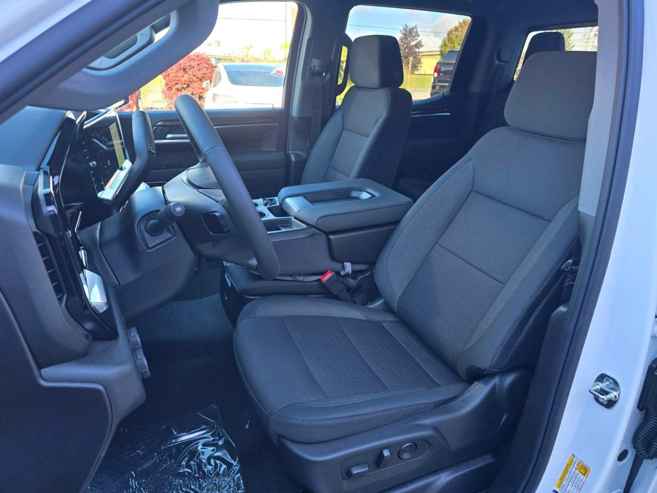 2026 Chevrolet Silverado 1500 Crew Cab Short Box 4-Wheel Drive LT Photo3