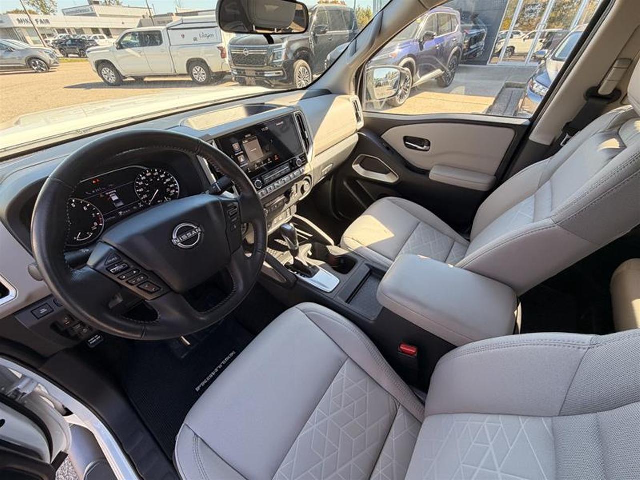 2025 Nissan Frontier Crew Cab 4x4 Long Bed SV Photo