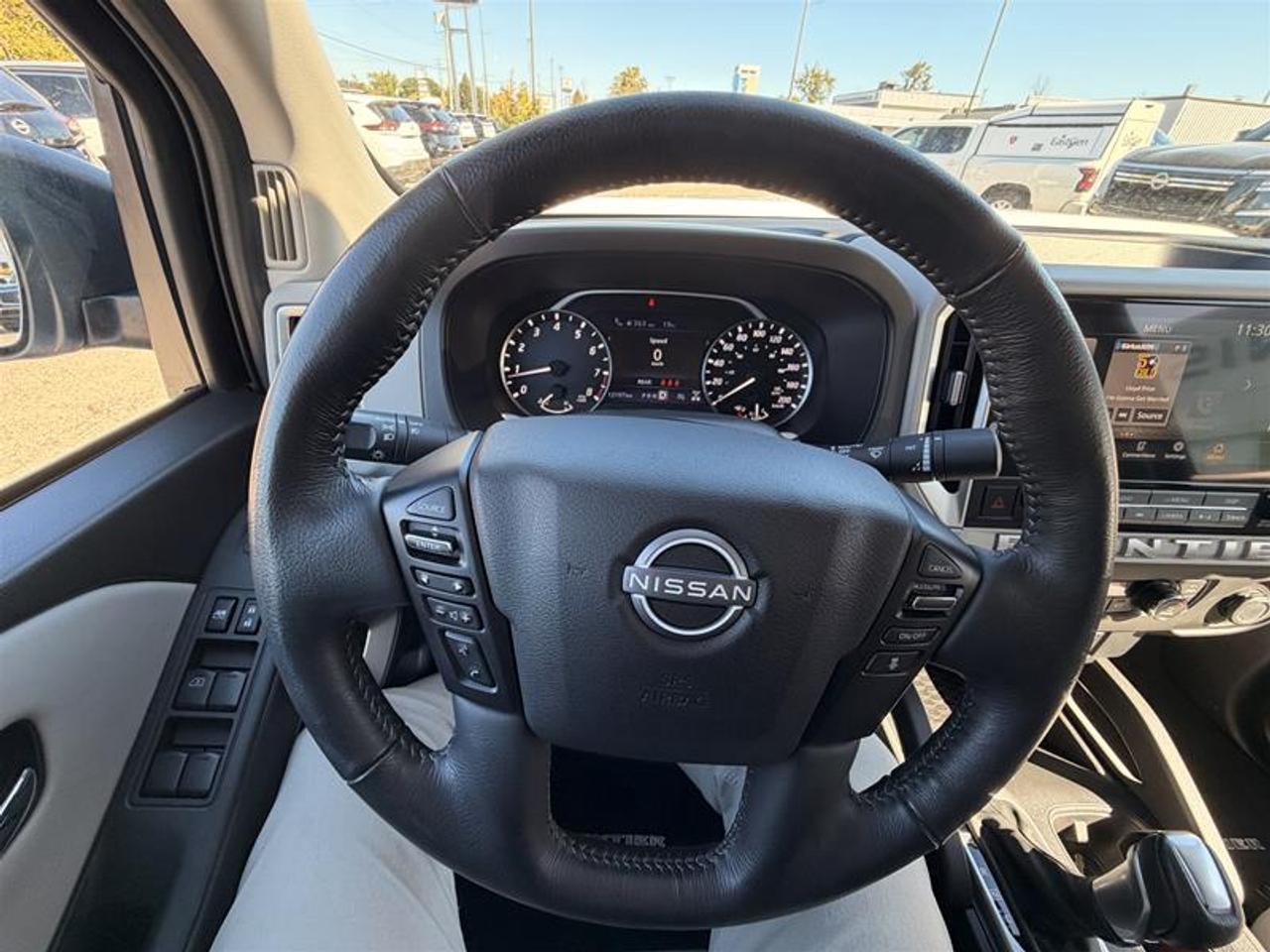 2025 Nissan Frontier Crew Cab 4x4 Long Bed SV Photo