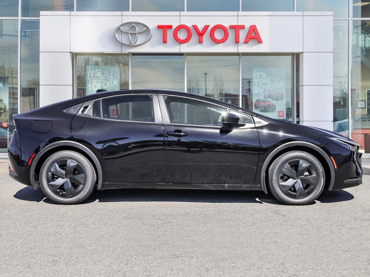 2027 Toyota Prius Plug-In Hybrid SE Photo
