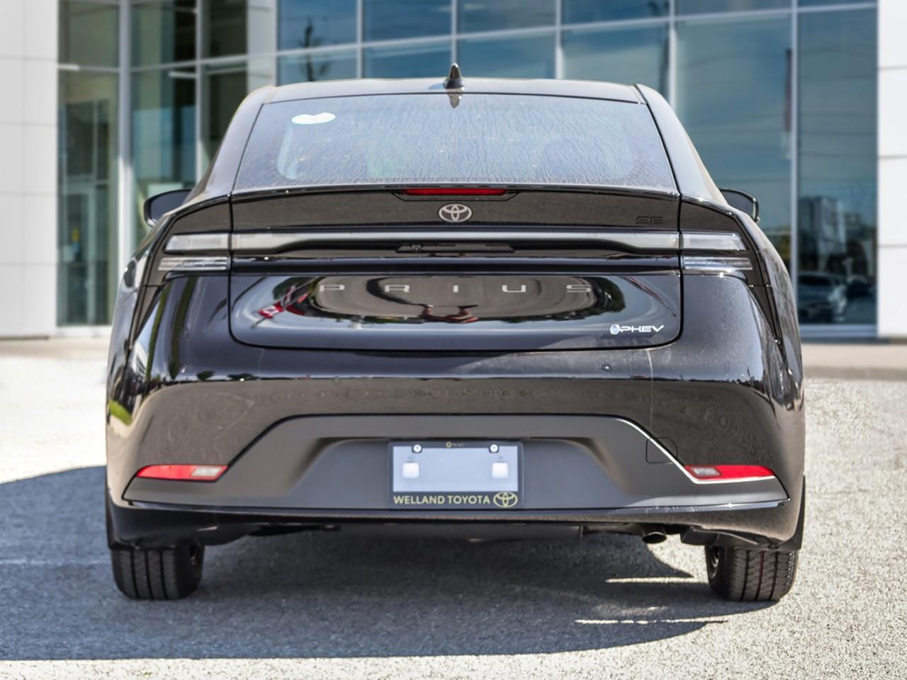 2027 Toyota Prius Plug-In Hybrid SE Photo