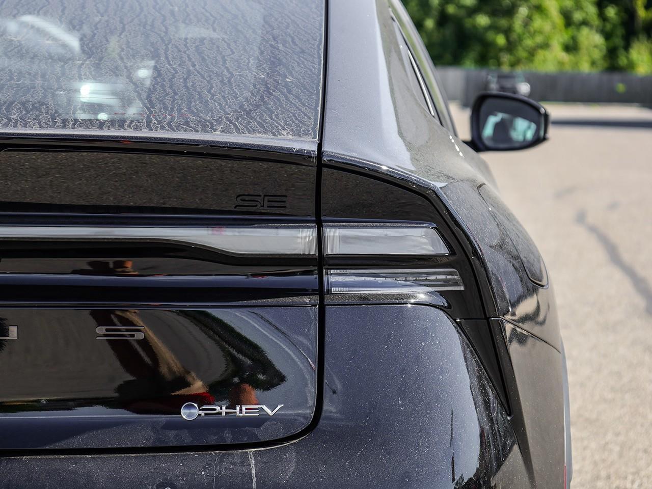 2027 Toyota Prius Plug-In Hybrid SE Photo