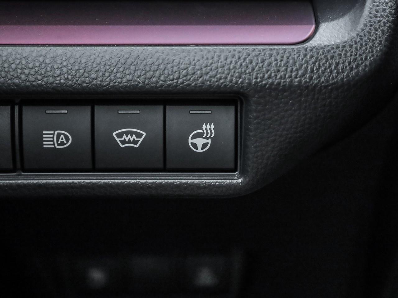 2027 Toyota Prius Plug-In Hybrid SE Photo
