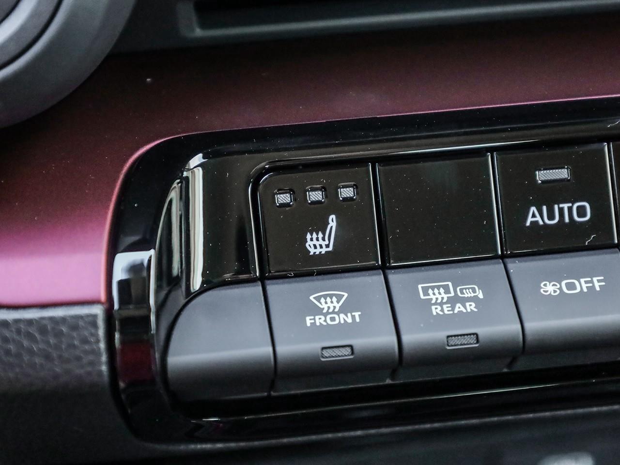 2027 Toyota Prius Plug-In Hybrid SE Photo