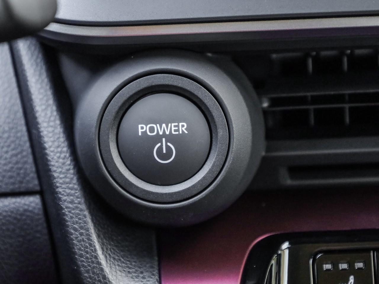 2027 Toyota Prius Plug-In Hybrid SE Photo