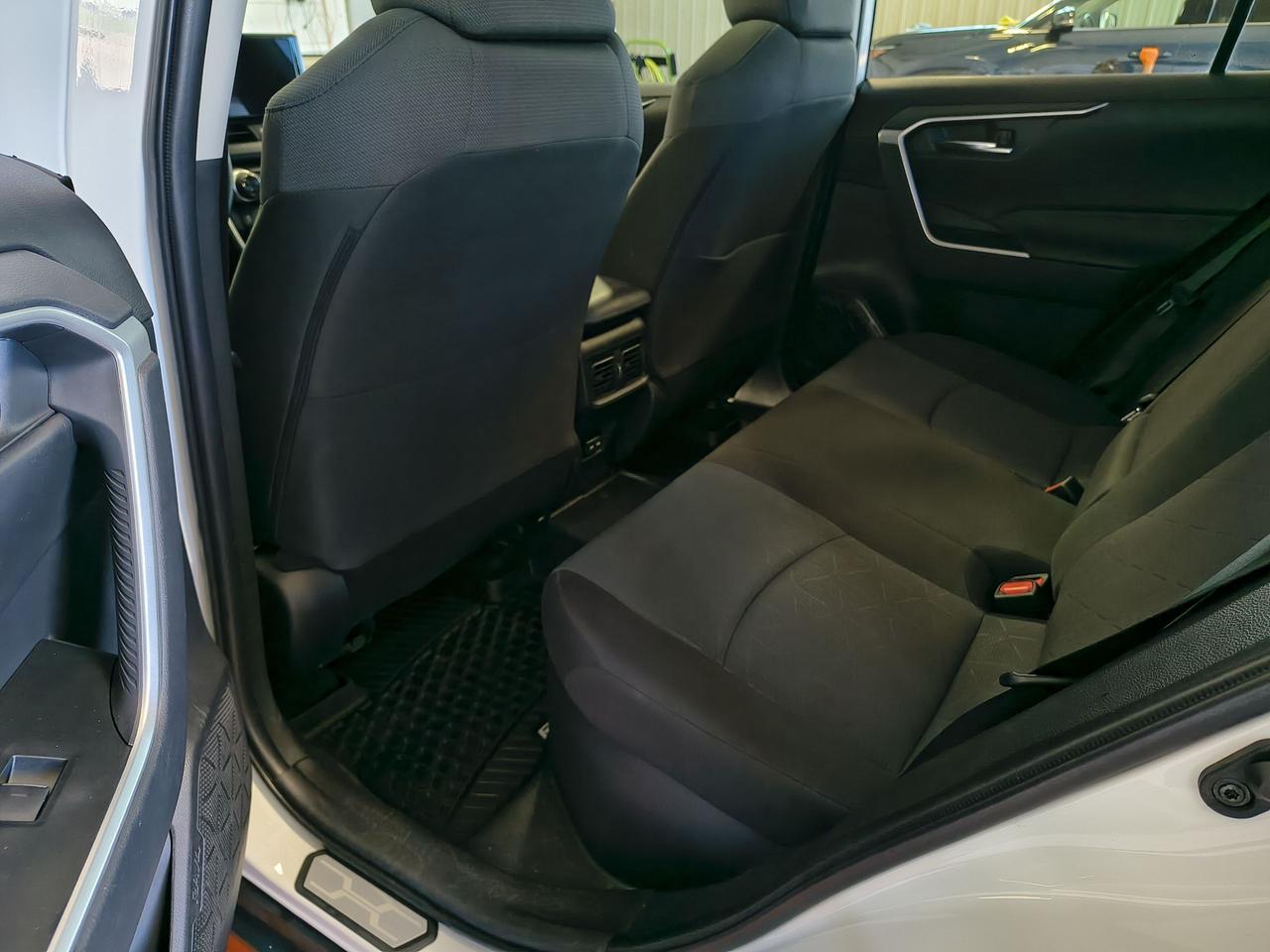2024 Toyota RAV4 Hybrid XLE Photo0