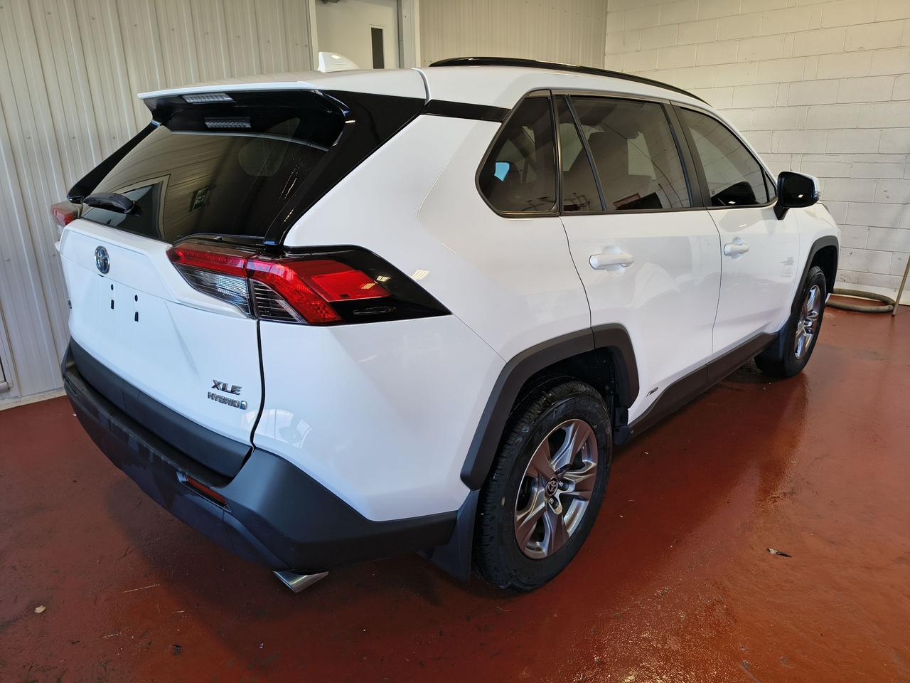 2024 Toyota RAV4 Hybrid XLE Photo
