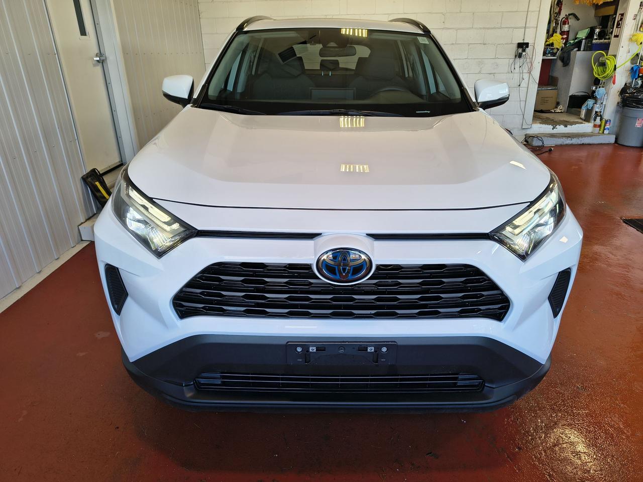 2024 Toyota RAV4 Hybrid XLE Photo