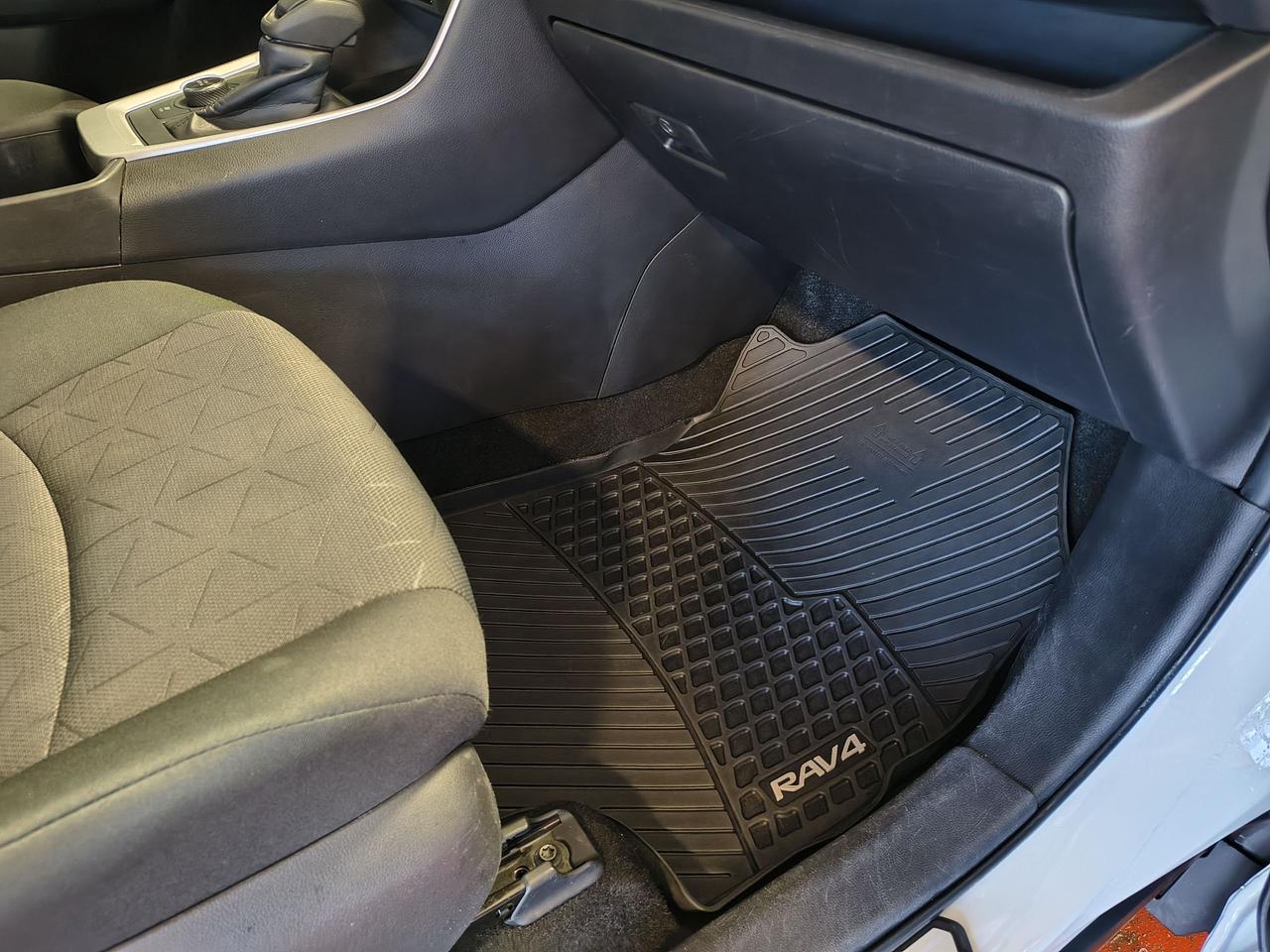 2024 Toyota RAV4 Hybrid XLE Photo0