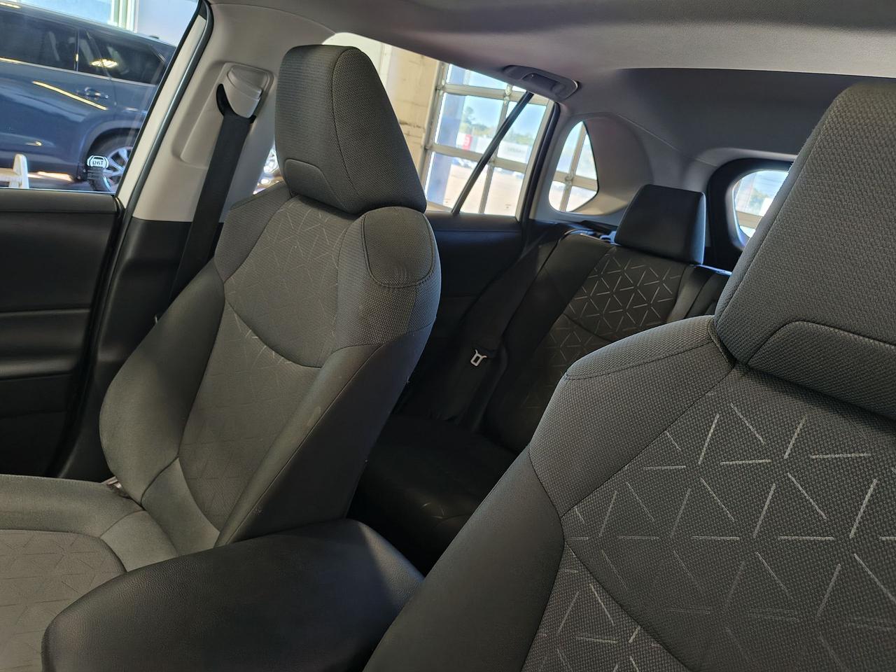 2024 Toyota RAV4 Hybrid XLE Photo0