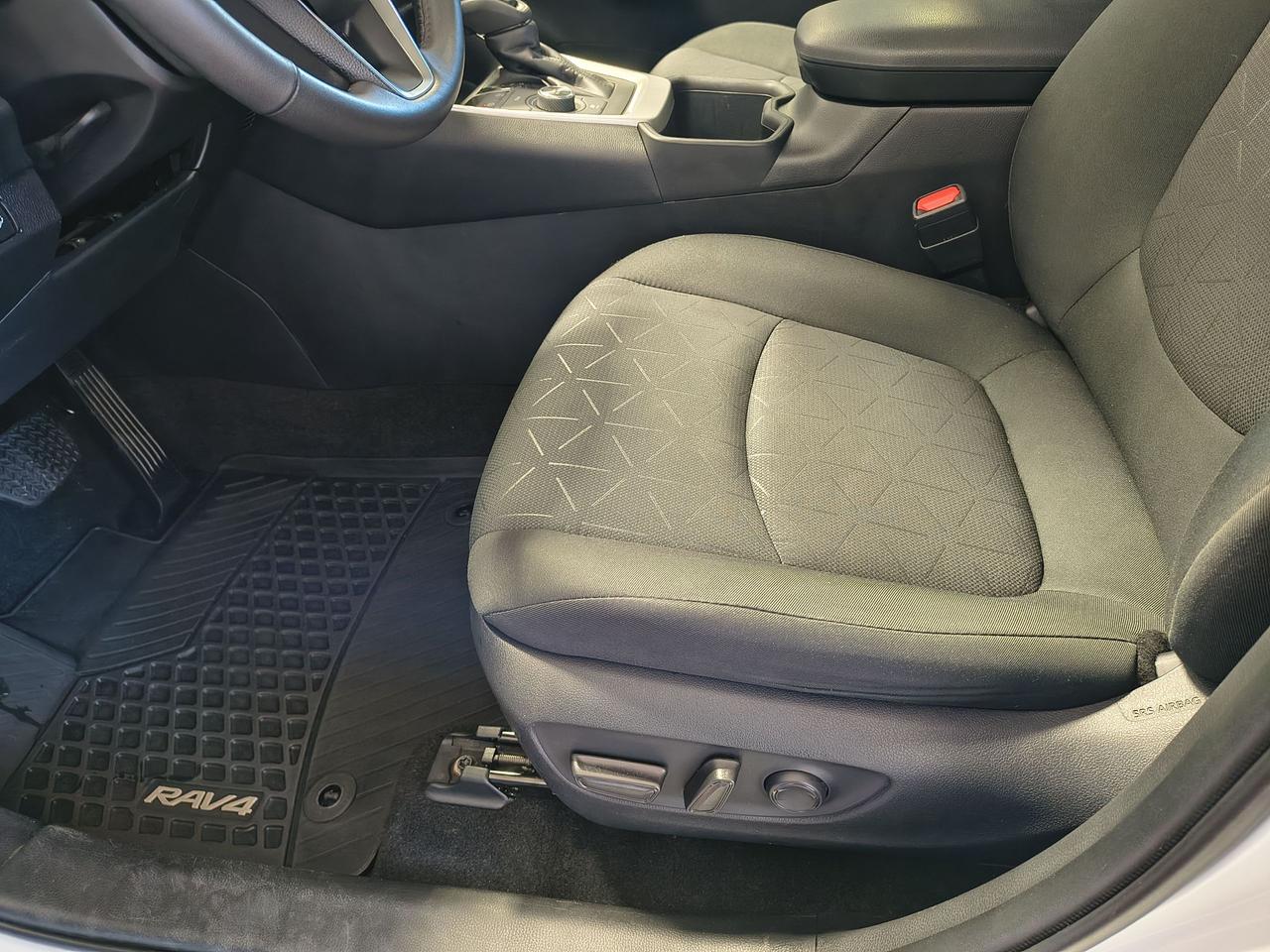 2024 Toyota RAV4 Hybrid XLE Photo0