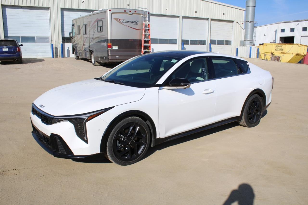 2025 Kia K4 GT-Line Turbo w/H&C Leather, S/R, NAV, BUC - Photo #1