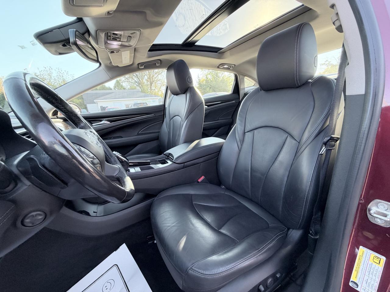 2017 Buick LaCrosse Premium // LEATHER // AWD // REVERSE CAM Photo