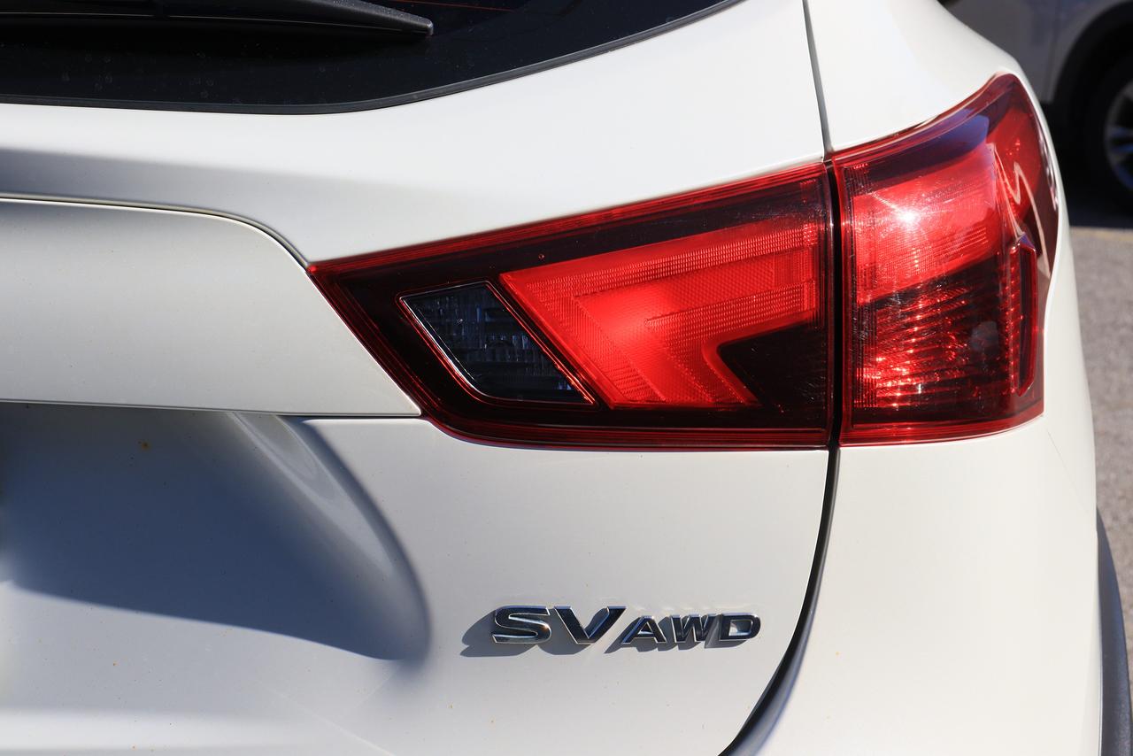 2018 Nissan Qashqai SV | AWD | Sunroof | Cam | Nissan Service History Photo16