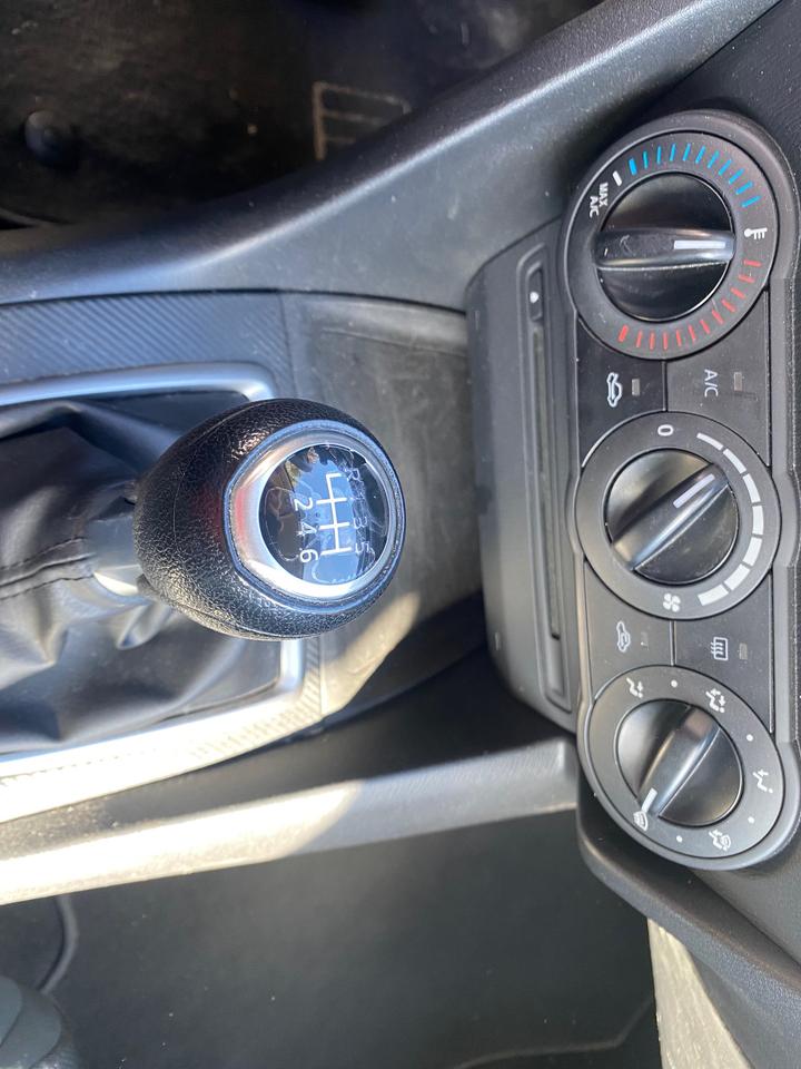 2014 Mazda MAZDA3 GX-SKY Photo