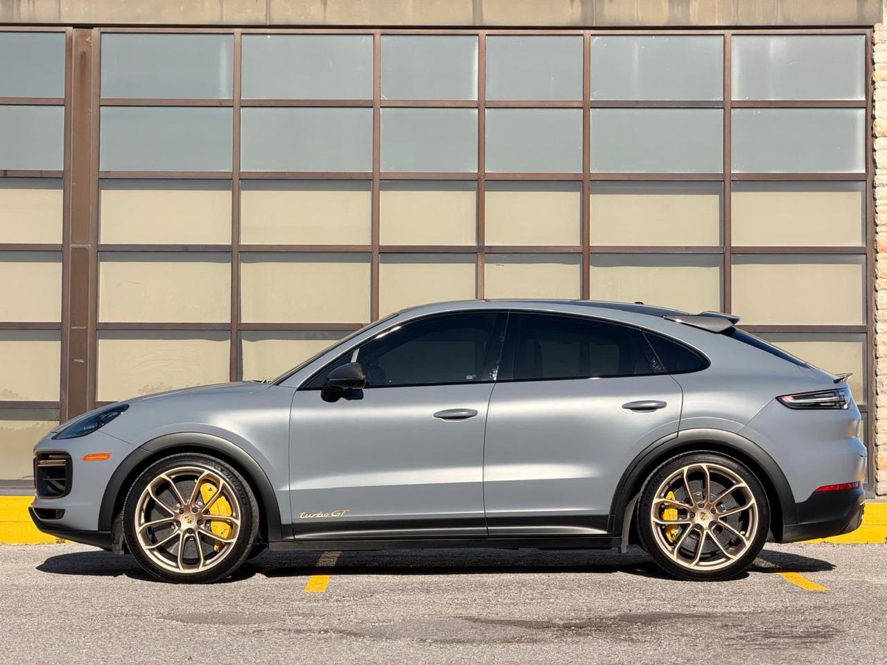 2023 Porsche Cayenne Turbo GT| CLEAN CARFAX | NO CLAIMS| Photo4