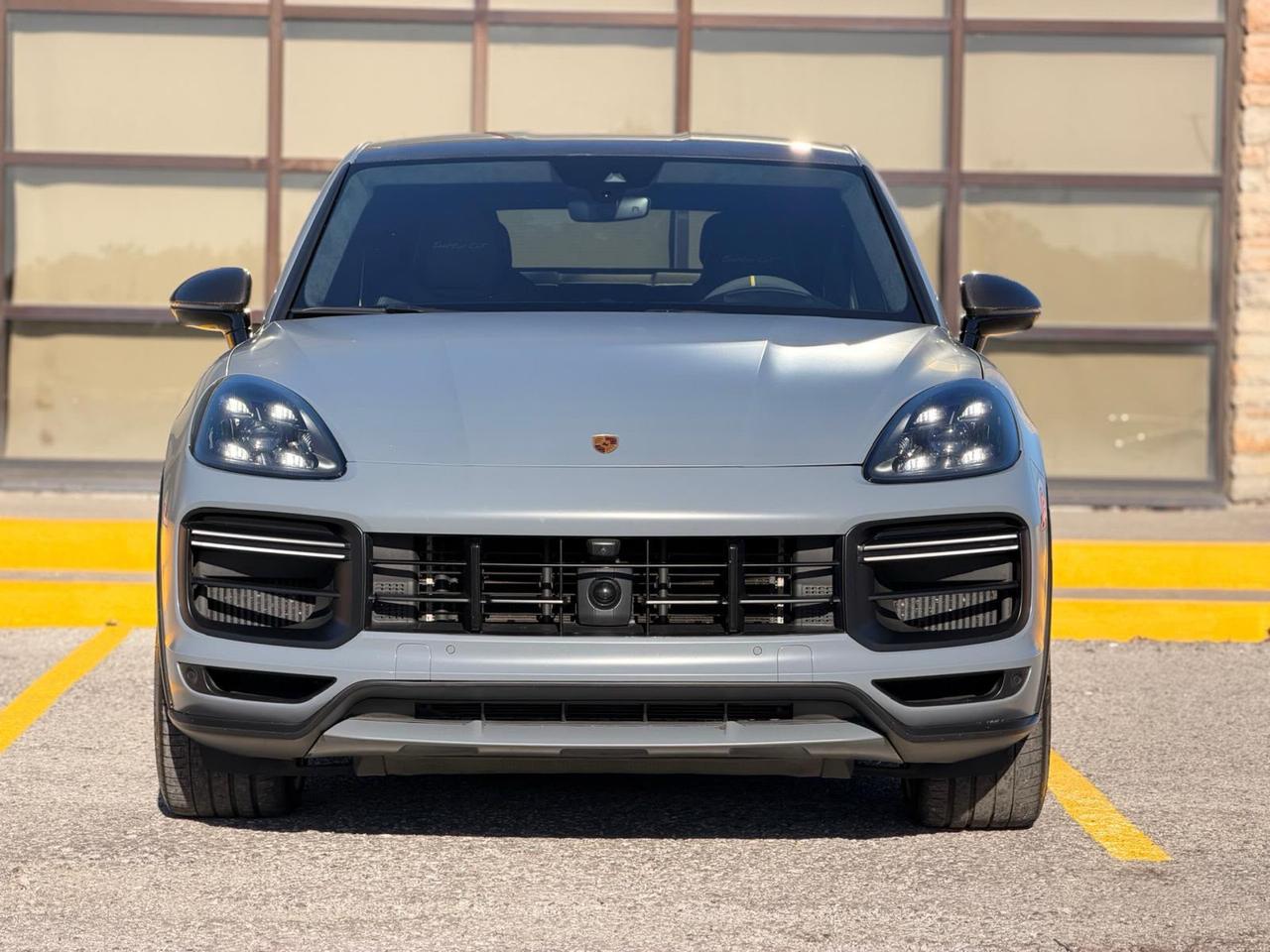 2023 Porsche Cayenne Turbo GT| CLEAN CARFAX | NO CLAIMS| Photo2