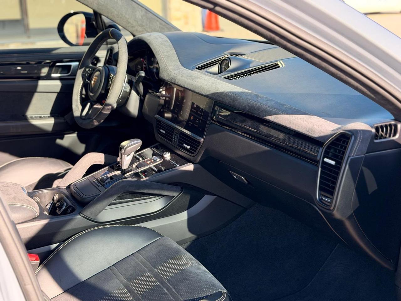 2023 Porsche Cayenne Turbo GT| CLEAN CARFAX | NO CLAIMS| Photo