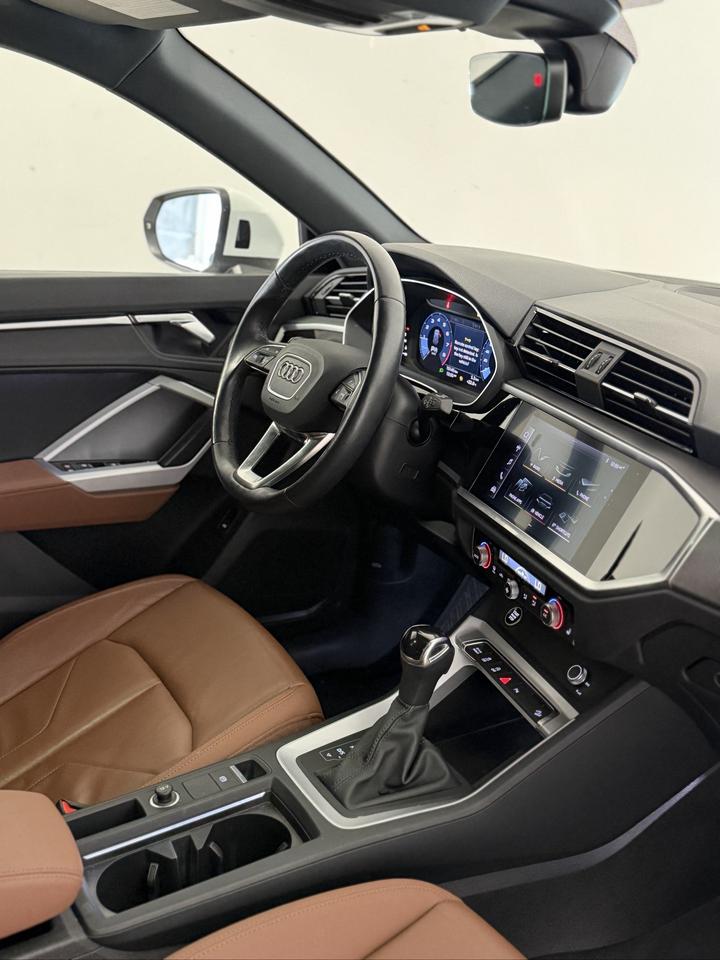 2021 Audi Q3 PROGRESSIV | S-LINE | PANOROOF | CARPLAY Photo