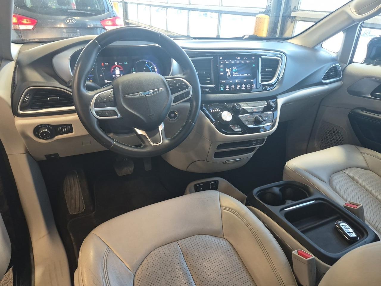 2018 Chrysler Pacifica Hybrid Touring-L Photo