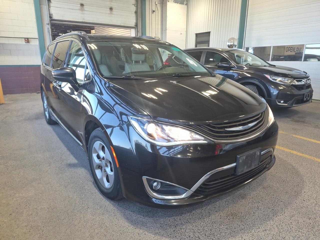 2018 Chrysler Pacifica Hybrid Touring-L - Photo #1