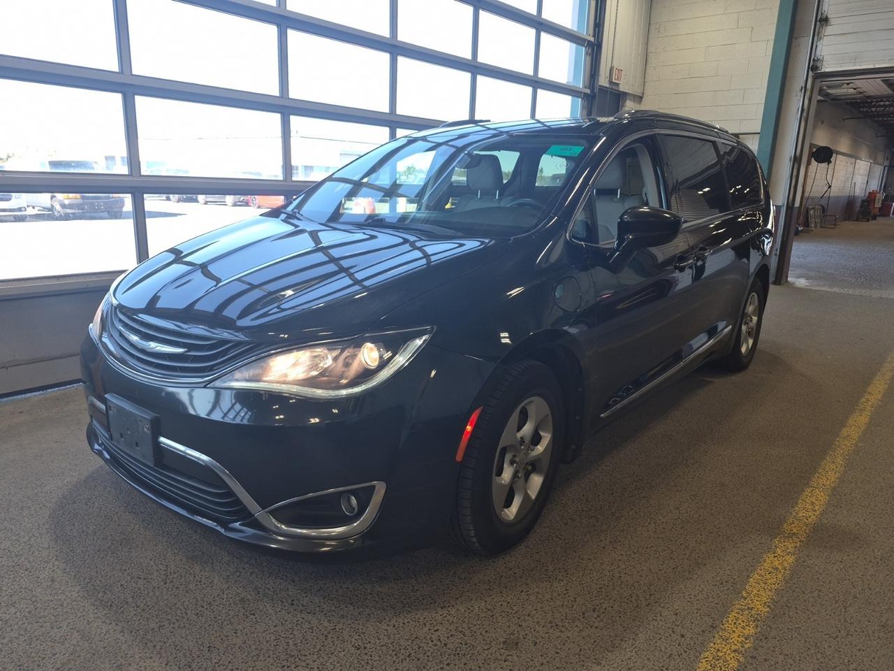 2018 Chrysler Pacifica Hybrid Touring-L - Photo #6