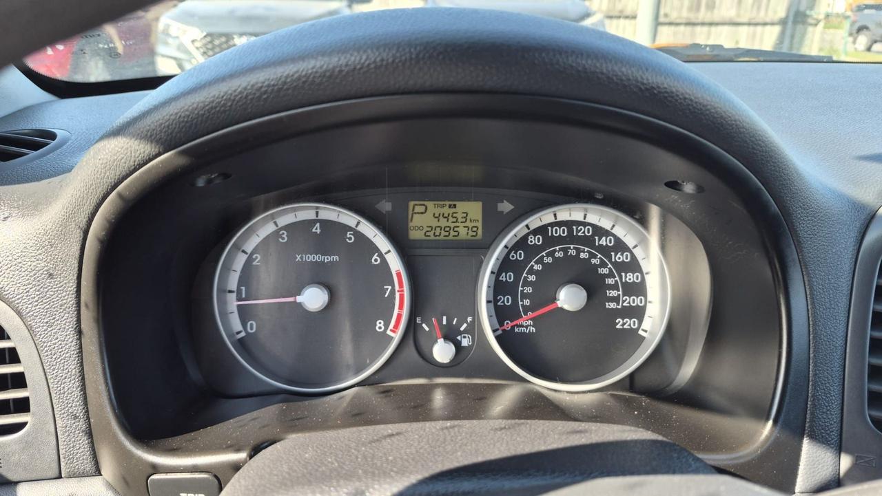2009 Hyundai Accent AUTO, HATCH, GREAT ON FUEL, AS IS SPECIAL Photo