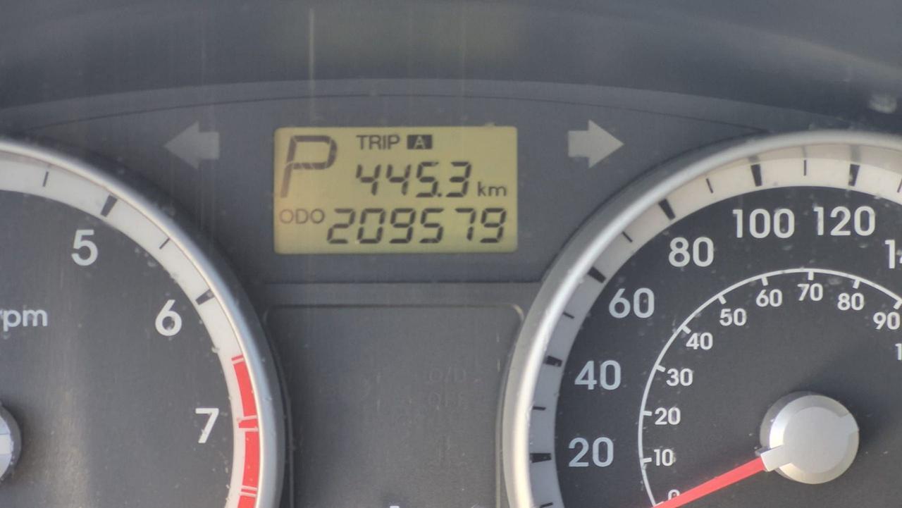 2009 Hyundai Accent AUTO, HATCH, GREAT ON FUEL, AS IS SPECIAL Photo