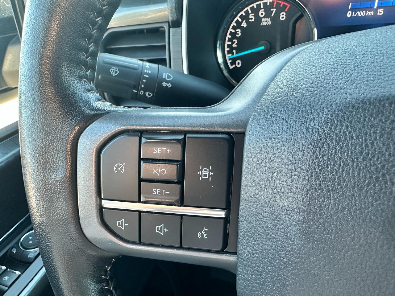 2022 Ford F-150 XLT Crew4x4 5.0L Cloth RvCam XM CarPlay Bluetooth Photo
